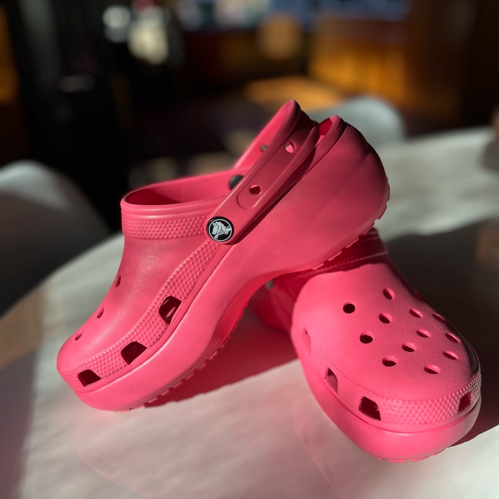 8 Wide CROCS Vibrant Pink Crocs Comfort